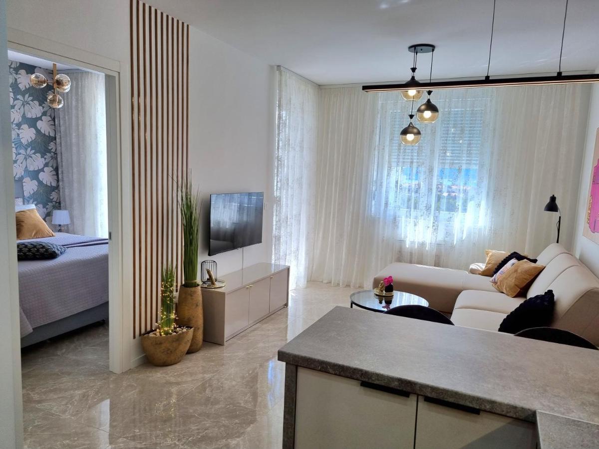 Apartment "50 Shades" With Balcony And Free Parking In The Garage Zadar Exterior foto